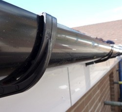 Crack-proof guttering